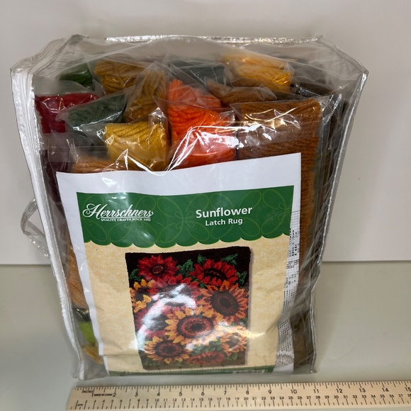 NEW Herrschners Sunflower LATCH HOOK KIT RUG COMPLETE 40” X 27” - Picture 16 of 16